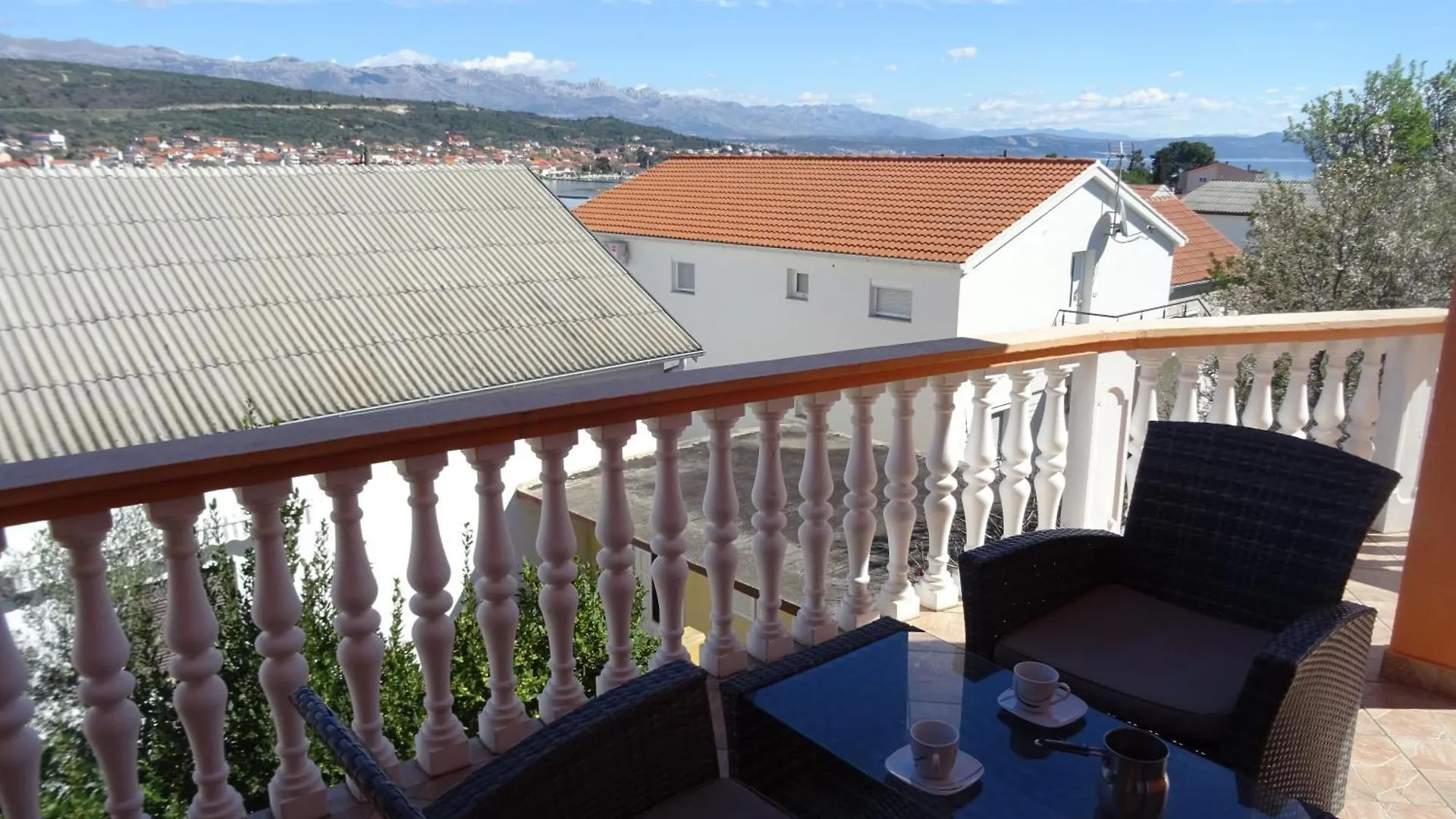 Apartment Guest House Laura Posedarje