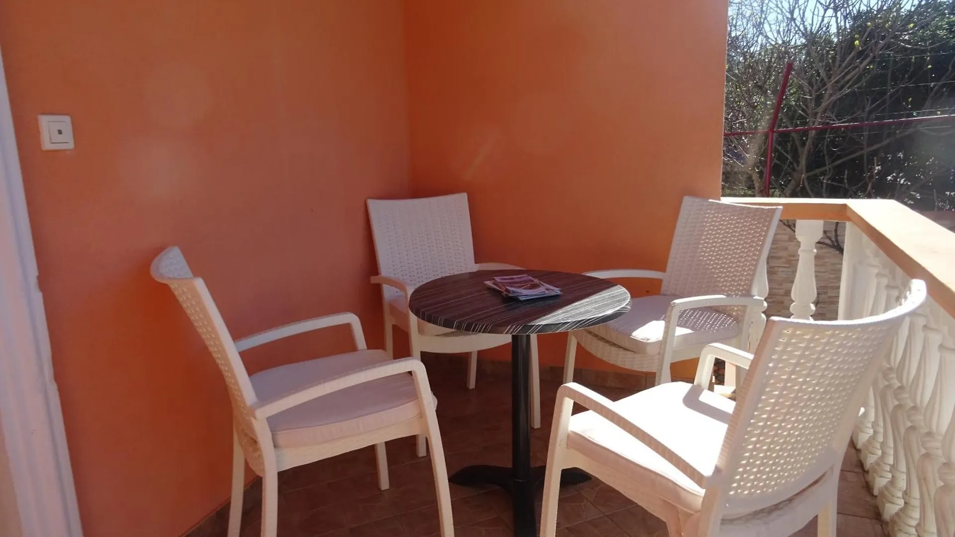 Guest House Laura Posedarje 0*,