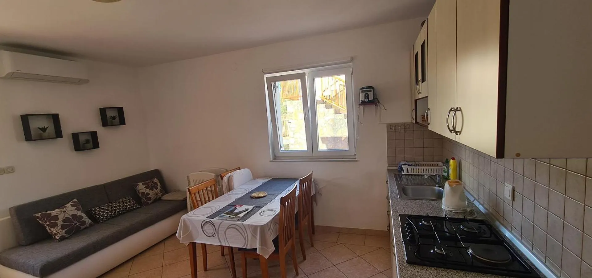 Guest House Laura Posedarje 0*,  Croatia