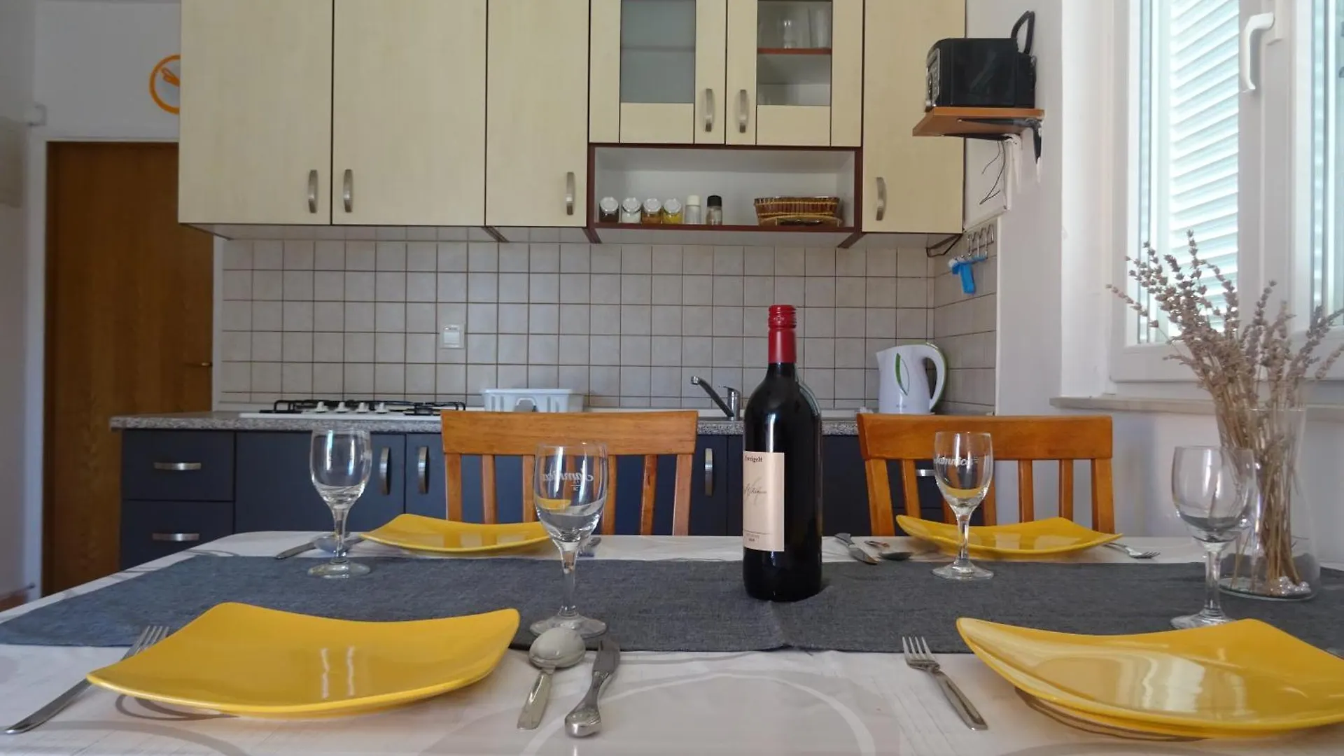 Guest House Laura Posedarje 0*,  Croatia